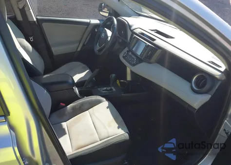 2016 Toyota Rav4 Xle z USA, uszkodzony, nr VIN 2T3WFREV6GW300889